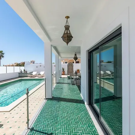 Villa Matias Gale - Luxury With Private Pool, Ac, Free Wifi, 5 Min From The *